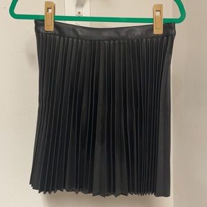 EXPRESS NWT SIZE 6 BLACK HIGH WAISTED VEGAN LEATHER PLEATED TENNIS SKIRT